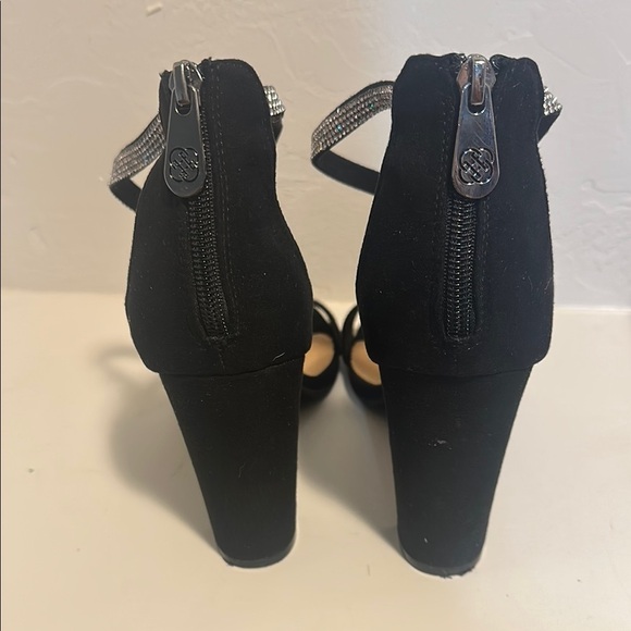 Daisy Fuentes Black and Silver Strappy Heels - Picture 5 of 6